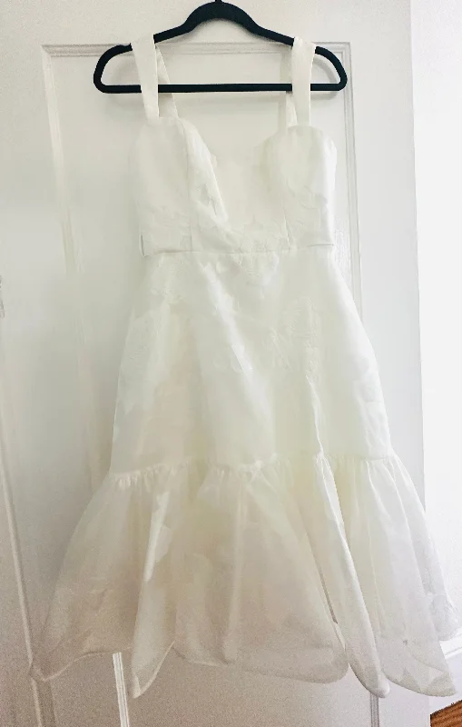 Taffeta Wedding Dresses with Pleated Bodice and A Line Skirt for a Structured LookAmsale LW196 Taffeta Wedding Dresses with Pleated Bodice and A Line Skirt for a Structured LookAmsale LW196