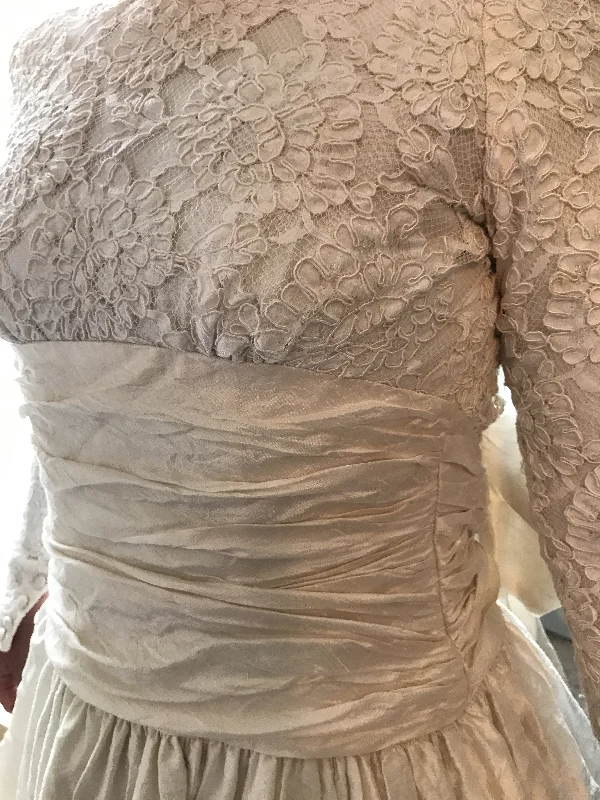 Short Wedding Dresses with Sequined Bodice for a Fun and Flirty LookAmsale Princess Short Wedding Dresses with Sequined Bodice for a Fun and Flirty LookAmsale Princess