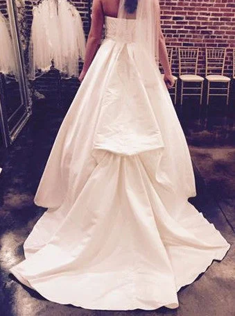 Wedding Dresses with Tulle Overlay and Beaded Bodice and High Low Hem and Embroidered Birds for a Dramatic and Graceful LookAnais Anette Emperial Wedding Dresses with Tulle Overlay and Beaded Bodice and High Low Hem and Embroidered Birds for a Dramatic and Graceful LookAnais Anette Emperial