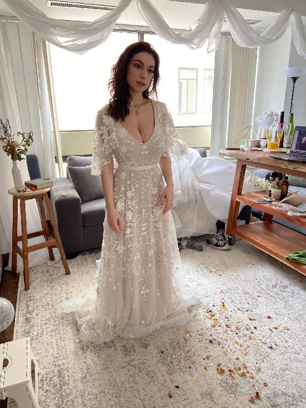 Sleeveless Wedding Dresses with Sequined Neckline and Back for a Glamorous LookAnna Campbell Amelie Sleeveless Wedding Dresses with Sequined Neckline and Back for a Glamorous LookAnna Campbell Amelie