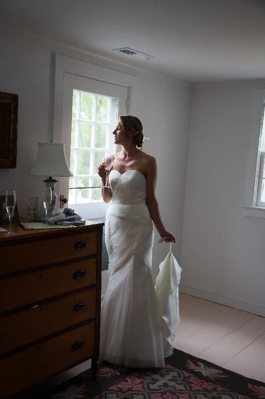 Wedding Dresses with Ruffled Hem and Bow at the Waist and Satin Ribbon and Embroidered Floral Patterns for a Sweet and Feminine LookAnne Barge Trumpet Wedding Dresses with Ruffled Hem and Bow at the Waist and Satin Ribbon and Embroidered Floral Patterns for a Sweet and Feminine LookAnne Barge Trumpet