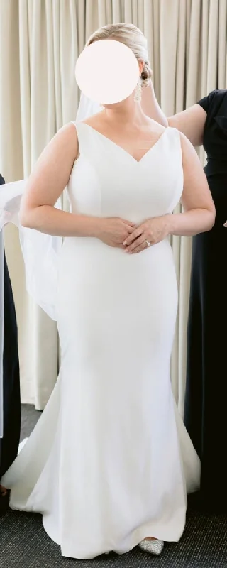 Wedding Dresses with High Low Sheer Skirt and Embroidered Birds and Sequined Floral Motifs for a Nature Inspired and Dramatic LookAnne Barge Tybee CC Wedding Dresses with High Low Sheer Skirt and Embroidered Birds and Sequined Floral Motifs for a Nature Inspired and Dramatic LookAnne Barge Tybee CC