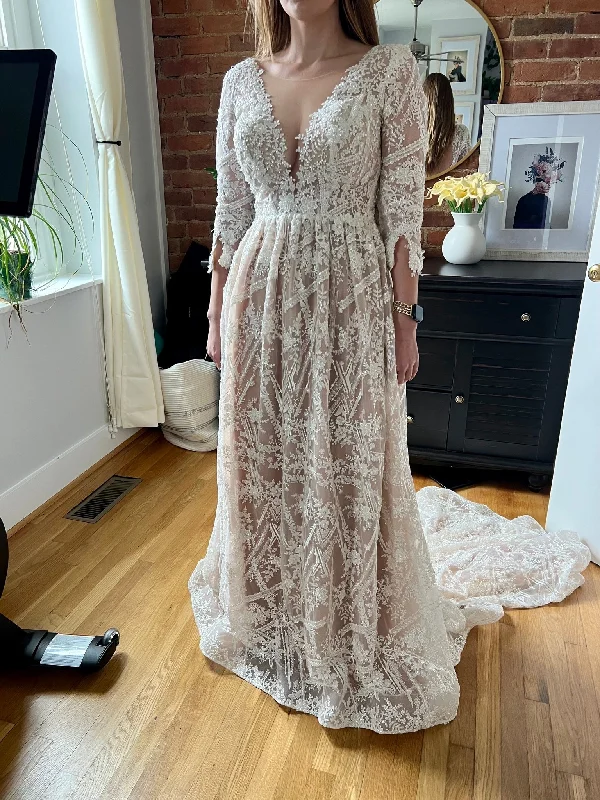 Wedding Dresses with Cut Out Details and Lace Insertions for a Bold and Feminine LookAri Villoso Sabina Wedding Dresses with Cut Out Details and Lace Insertions for a Bold and Feminine LookAri Villoso Sabina