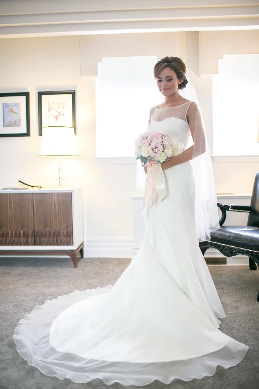 Embroidered Wedding Dresses with Metallic Thread for a Luxurious FeelAugusta Jones Annalize Embroidered Wedding Dresses with Metallic Thread for a Luxurious FeelAugusta Jones Annalize