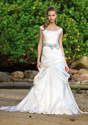 Vintage Inspired Tea Length Wedding Dresses with Embroidered FlowersAugusta Jones Panella Vintage Inspired Tea Length Wedding Dresses with Embroidered FlowersAugusta Jones Panella