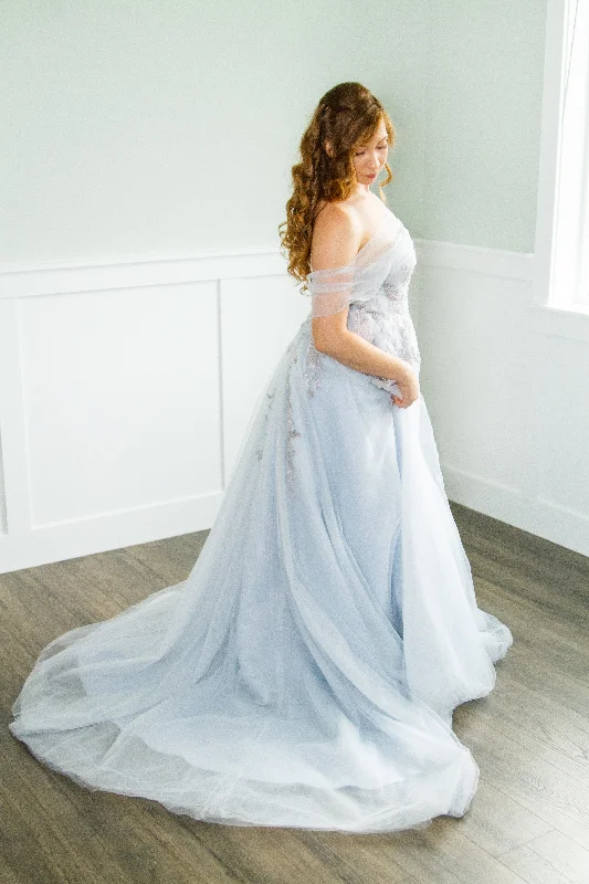 Mesh Paneled Wedding Dresses with Beaded Appliques for a Modern EdgeGeriet