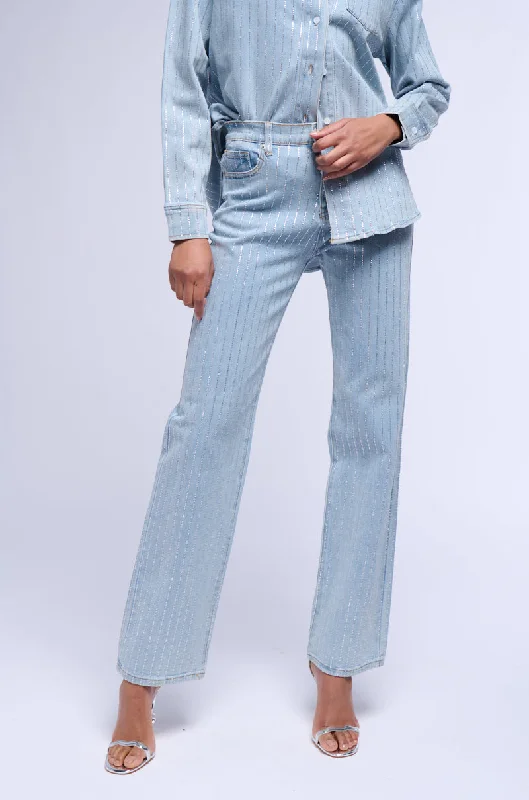 Denim jeans for a gardening task to protect against scratches and dirtEFFORTLESS GLAM RHINESTONE STRIPE RELAXED FIT JEAN