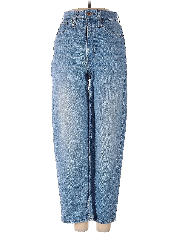 Denim jeans with a raw - edge hem for a rugged and unfinished lookHigh-Rise Boyjeans Jeans in Light Wash