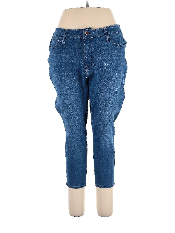 Denim jeans for a photography shoot for a trendy and edgy lookHigh-Rise Boyjeans Jeans in Medium Wash