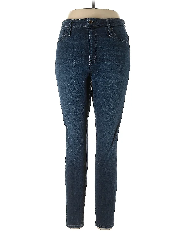Light - wash denim jeans in a straight - leg silhouette for a fresh and summery feelHigh-Rise Skinny Jeans in Dark Wash