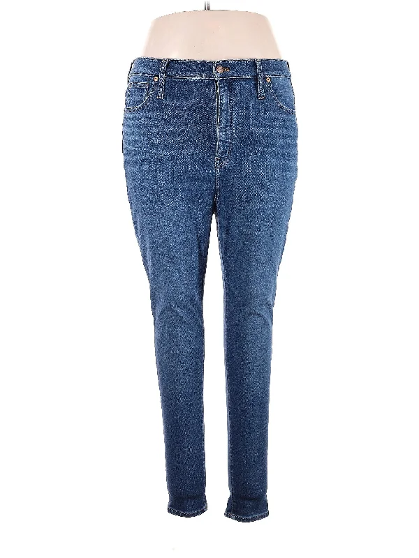 Denim jeans with a raw - edge hem for a rugged and unfinished lookHigh-Rise Skinny Jeans in Medium Wash