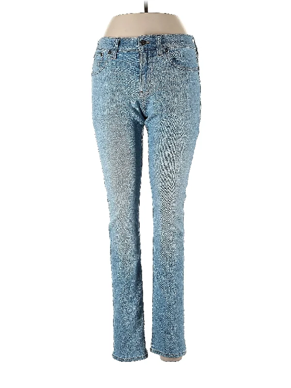 Denim jeans with a contrast - stitching detail for a pop of colorHigh-Rise Straight-leg Jeans in Light Wash Denim jeans with a contrast - stitching detail for a pop of colorHigh-Rise Straight-leg Jeans in Light Wash
