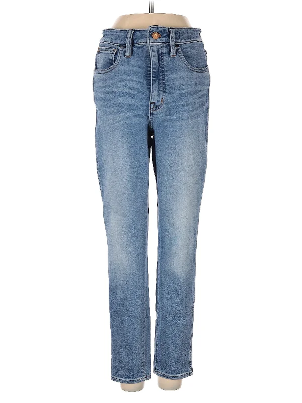 Denim jeans for a picnic in the park with a relaxed and comfortable fitHigh-Rise Straight-leg Jeans in Medium Wash