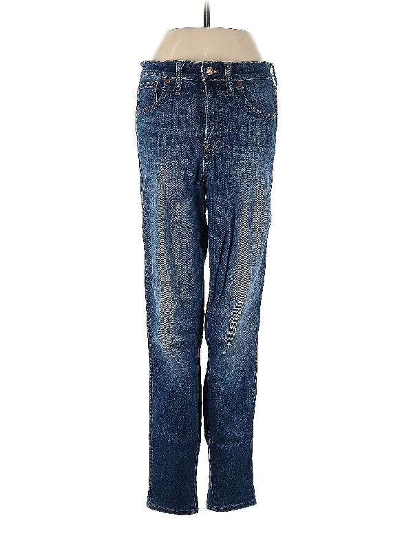 Denim jeans for sports activities like horseback riding or yogaHigh-Rise Straight-leg Jeans in Medium Wash Denim jeans for sports activities like horseback riding or yogaHigh-Rise Straight-leg Jeans in Medium Wash