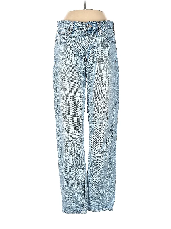 Denim jeans for a skiing holiday to wear under ski pantsHigh-Rise Wide-leg Jeans in Light Wash
