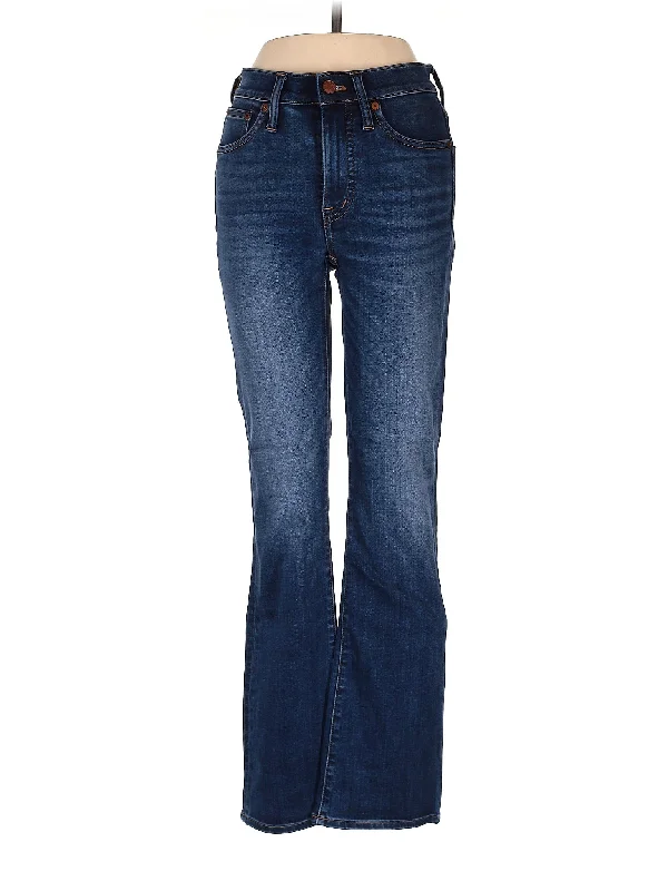 Denim jeans for a yoga class with a flexible and breathable fabricLow-Rise Bootleg Jeans Denim jeans for a yoga class with a flexible and breathable fabricLow-Rise Bootleg Jeans
