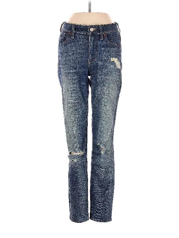 Bootcut denim jeans in a classic dark wash for a timeless appearanceLow-Rise Boyjeans Jeans Bootcut denim jeans in a classic dark wash for a timeless appearanceLow-Rise Boyjeans Jeans