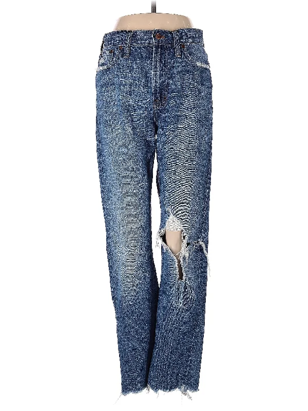 Denim jeans for curvy figures with a contoured fit to enhance curvesLow-Rise Boyjeans Jeans