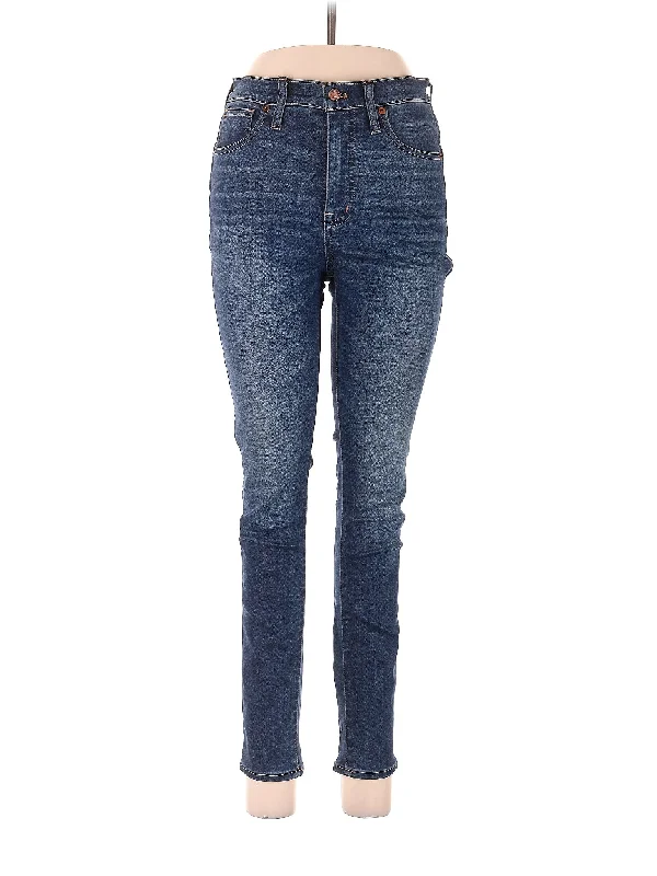 Mid - rise denim jeans for a balanced and comfortable fit for all body typesLow-Rise Skinny Jeans in Dark Wash