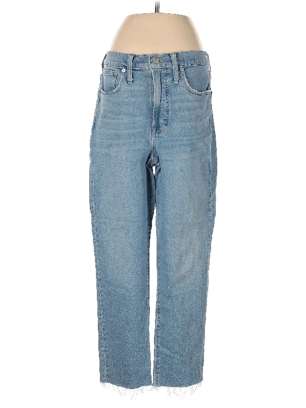Low - rise denim jeans for a more youthful and daring styleLow-Rise Straight-leg Jeans in Light Wash
