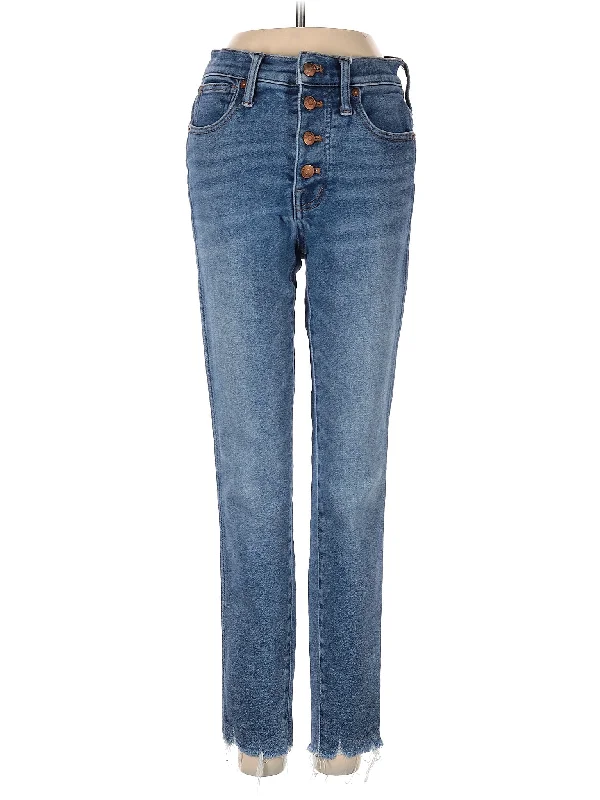Cargo - pocket denim jeans with multiple utility pockets for added functionalityLow-Rise Straight-leg Jeans in Medium Wash