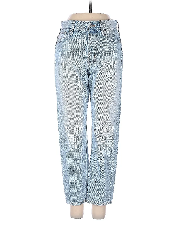 Denim jeans for a picnic in the park with a relaxed and comfortable fitMid-Rise Boyjeans Jeans in Light Wash