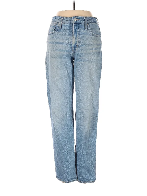 Denim jeans for a volunteer event for practicality and comfortMid-Rise Straight-leg Jeans in Light Wash