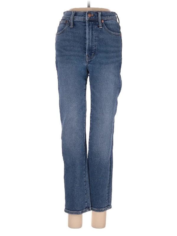 Denim jeans for a sporty - casual outfit with a tennis shoe and a sporty topMid-Rise Straight-leg Jeans in Medium Wash