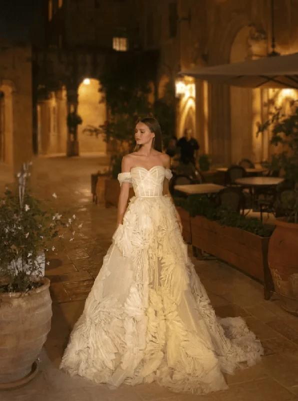 Off Shoulder Chiffon Wedding Dresses with Ruffled Hem for a Feminine TouchNeta Dover Kim - Size 8 Off Shoulder Chiffon Wedding Dresses with Ruffled Hem for a Feminine TouchNeta Dover Kim - Size 8