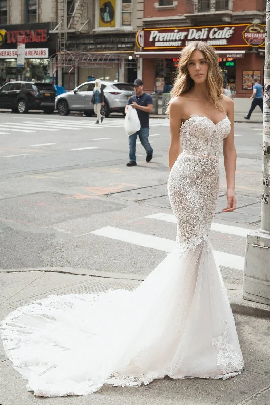 Princess Style Wedding Dresses with Tulle Overlay and Floral EmbroideryNetta BenShabu Giuliana - Size 14 Princess Style Wedding Dresses with Tulle Overlay and Floral EmbroideryNetta BenShabu Giuliana - Size 14