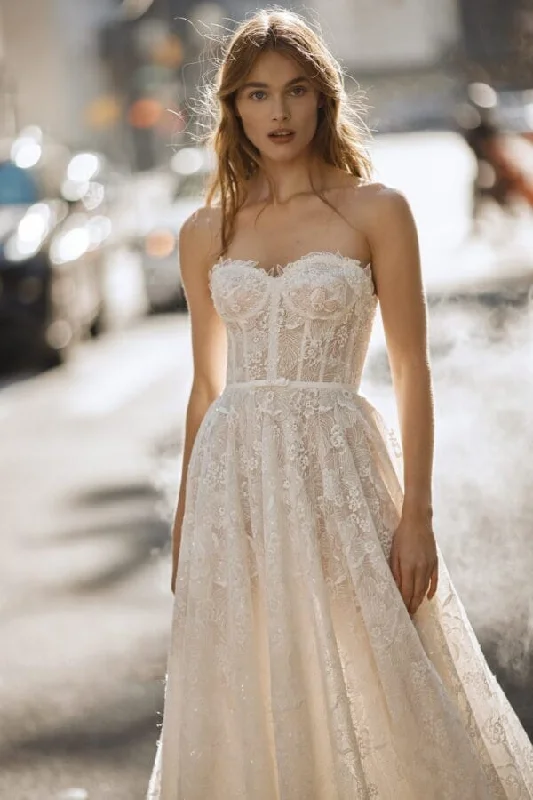 Lace Trimmed Wedding Dresses with Backless Design for a Sexy VibeNetta BenShabu Jean - Size 12 Lace Trimmed Wedding Dresses with Backless Design for a Sexy VibeNetta BenShabu Jean - Size 12