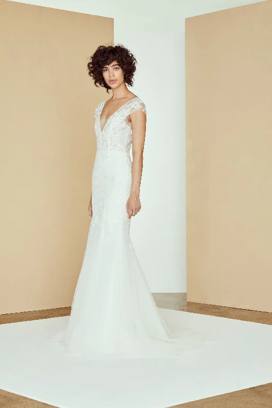 Wedding Dresses with Ruffled Sleeveless Top and Embroidered Skirt and Sequined Bodice for a Dramatic and Artistic LookNouvelle Amsale Alastair R306L - Size 6 Wedding Dresses with Ruffled Sleeveless Top and Embroidered Skirt and Sequined Bodice for a Dramatic and Artistic LookNouvelle Amsale Alastair R306L - Size 6