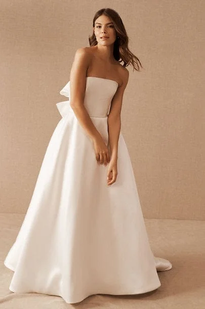 Wedding Dresses with Tassel Hem and Metallic Lace and Sequined Geometric Shapes and Satin Ribbon and Belt for a Boho and Luxurious LookNouvelle Amsale Pina R337M - Size 6 Wedding Dresses with Tassel Hem and Metallic Lace and Sequined Geometric Shapes and Satin Ribbon and Belt for a Boho and Luxurious LookNouvelle Amsale Pina R337M - Size 6