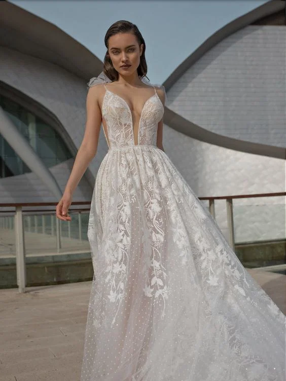 Wedding Dresses with Sheer Panels and Beaded Trim and Embroidered Paisley Patterns and Ruffled Hem and Belt and Embroidered Floral Patterns for a Sultry and Exotic LookNoya by Riki Dalal Scarlet - Size 6
