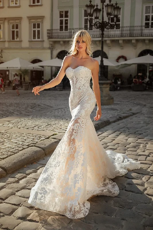 Plus Size Trumpet Style Wedding Dresses with Beaded BodiceOksana Mukha Isadora - Size 8 Plus Size Trumpet Style Wedding Dresses with Beaded BodiceOksana Mukha Isadora - Size 8