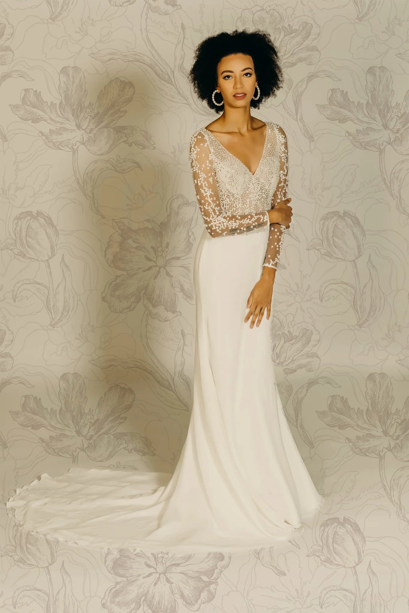 Velvet Wedding Dresses with Satin Trim for a Rich and Opulent LookOne Styled Bride Luna - Size 4 Velvet Wedding Dresses with Satin Trim for a Rich and Opulent LookOne Styled Bride Luna - Size 4