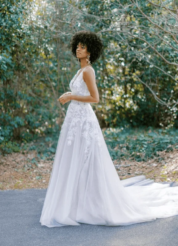 Beaded Wedding Dresses with Tulle and Lace Combo for a Dreamy LookOne Styled Bride Sydney - Size 10 Beaded Wedding Dresses with Tulle and Lace Combo for a Dreamy LookOne Styled Bride Sydney - Size 10