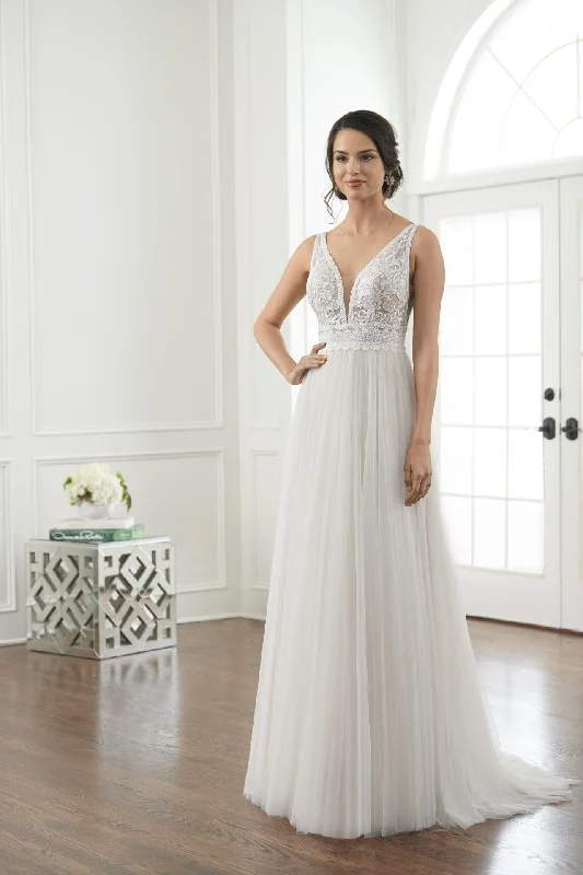 Satin Wedding Dresses with Embroidered Bodice and Tulle Skirt for a Timeless LookOxford Street PA1119 - Size 12 Satin Wedding Dresses with Embroidered Bodice and Tulle Skirt for a Timeless LookOxford Street PA1119 - Size 12