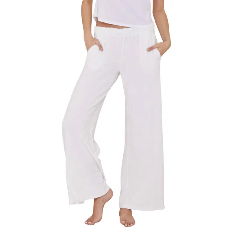 Solid color cigarette pants for women in a minimalist lookEasy Wide Leg Pant In Winter White Solid color cigarette pants for women in a minimalist lookEasy Wide Leg Pant In Winter White