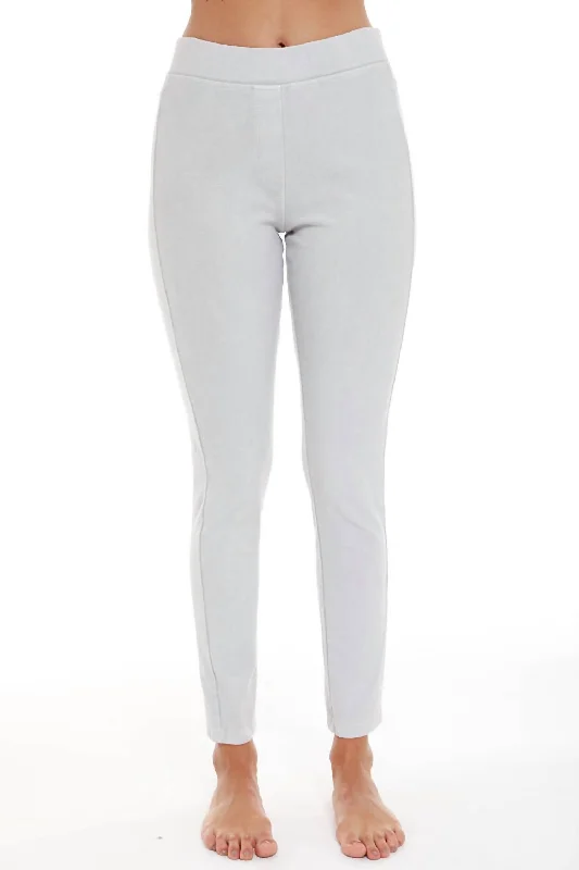 Trousers with side slits for women in a modern designHigh Rise Capri In Light Gray