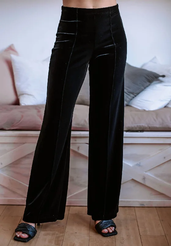 Ankle - length pants for women in a versatile styleHigh-Waisted Pintuck Flare Pant In Black