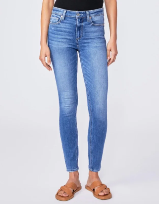 Tapered leg pants for women in a modern fitHoxton Ankle Jean In Rock Show Distressed