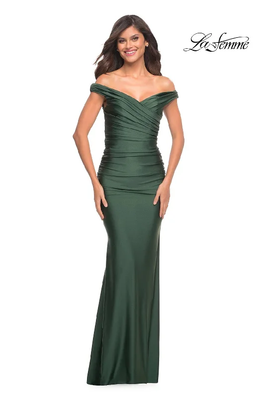 Party Dresses with Pleated Skirts and Lace Overlay for Ladies' Feminine and Timeless LookLa Femme 30631 Party Dresses with Pleated Skirts and Lace Overlay for Ladies' Feminine and Timeless LookLa Femme 30631
