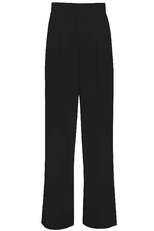 Tapered leg pants for women in a modern fitSorrento Wide Leg Pant In Black