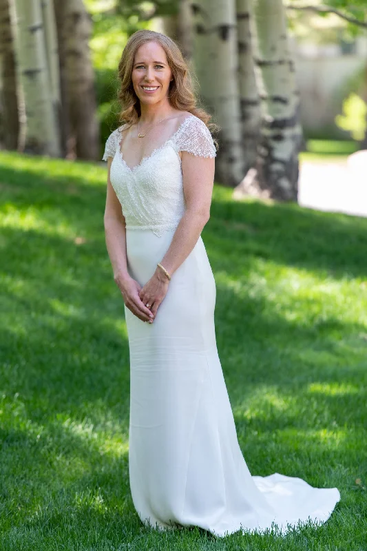Long Sleeve Wedding Dresses with Pearl Buttons for a Classic AppealAmy Kuschel Laguna Long Sleeve Wedding Dresses with Pearl Buttons for a Classic AppealAmy Kuschel Laguna