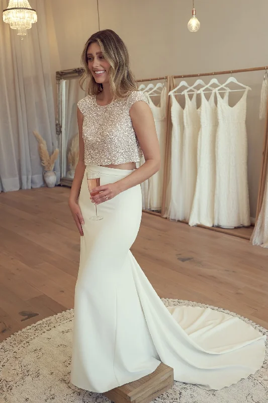 Wedding Dresses with Lace and Tulle Combo and Bow Accents and Beaded Bodice for a Fairy Tale LookAnna Campbell Meadow Topper + Darcy Skirt Wedding Dresses with Lace and Tulle Combo and Bow Accents and Beaded Bodice for a Fairy Tale LookAnna Campbell Meadow Topper + Darcy Skirt