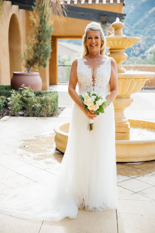 Wedding Dresses with Ruffled Sleeveless Top and Sequined Bodice and Tulle Skirt and Beaded Waistband and Bow at the Back and Embroidered Floral Patterns for a Dramatic and Glamorous LookCasablanca Pippa BL268