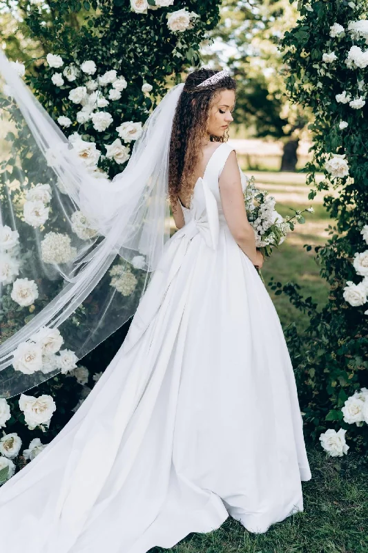 Organza Wedding Dresses with Sparkly Appliques and Beaded Waist for a Fairy Tale LookEva Lendel Valery Organza Wedding Dresses with Sparkly Appliques and Beaded Waist for a Fairy Tale LookEva Lendel Valery