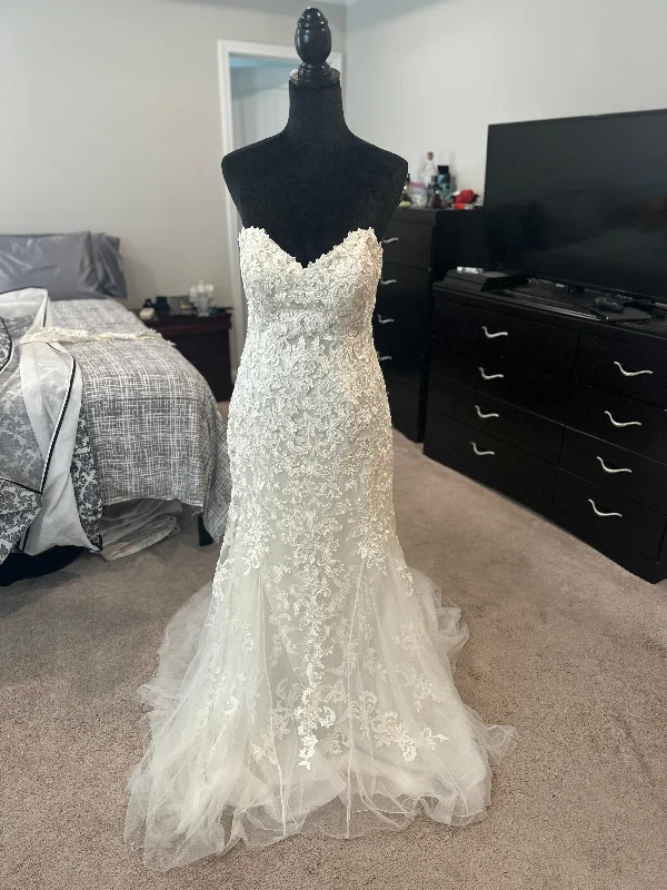 Empire Waist Wedding Dresses with Satin Ribbon for a Flattering FitMaggie Sottero Annette 4MB984