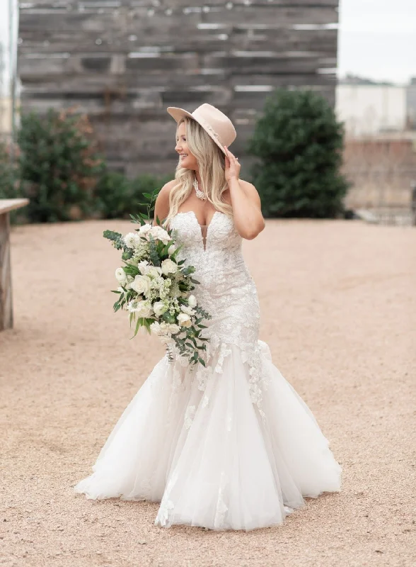 Plus Size Trumpet Style Wedding Dresses with Beaded BodiceMartina Liana 1211